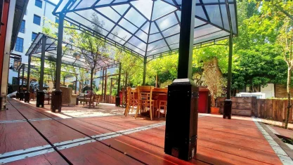 Sommerterrasse und Innenhof Pulsraum Berlin Wedding – Outdoor-Events 12
